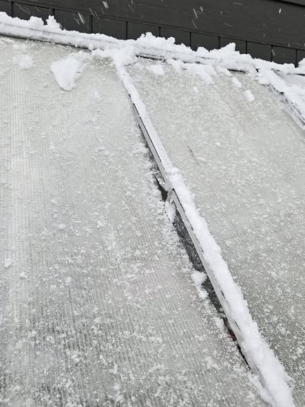 Cold weather damage to polycarbonate roof